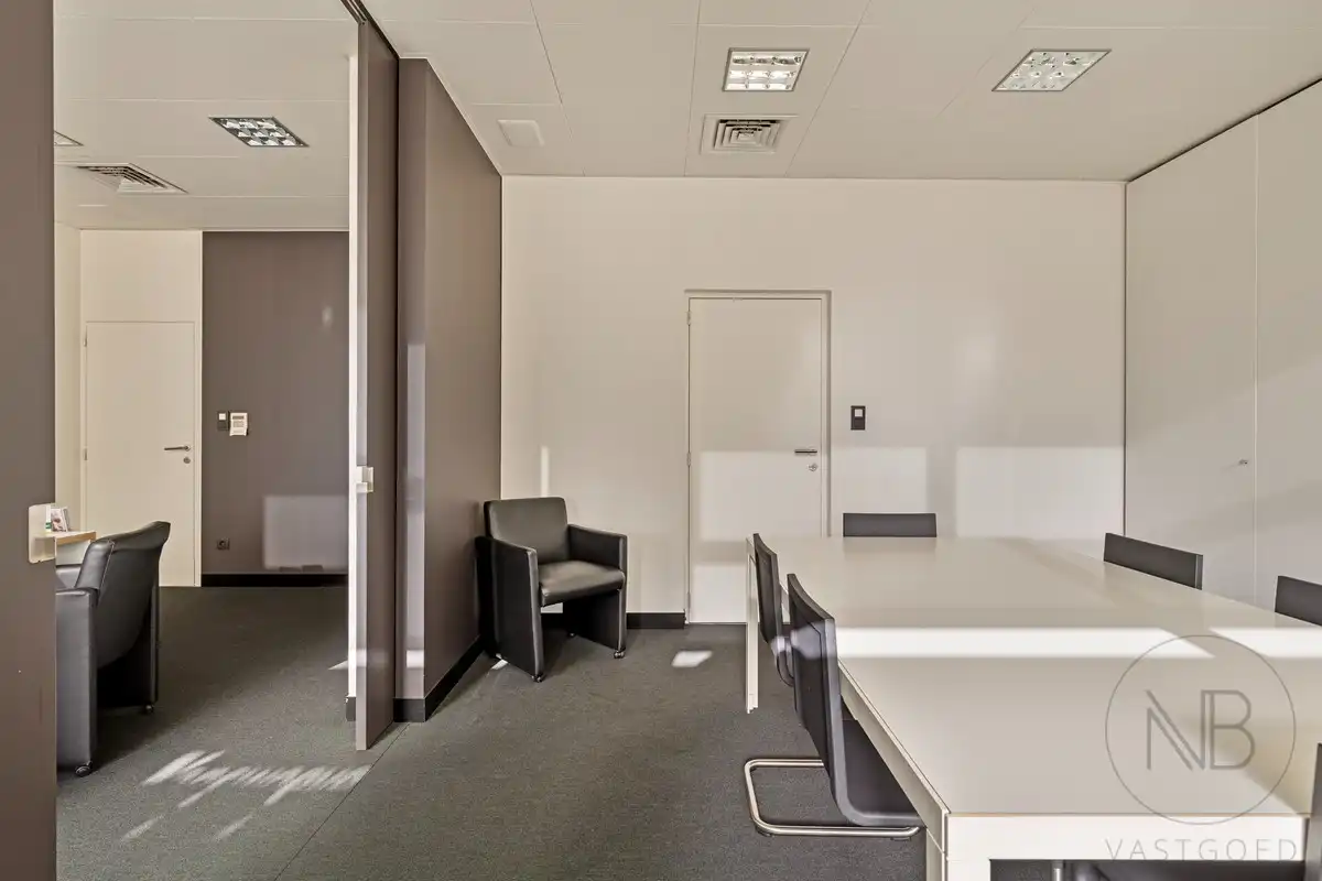 Instapklare en goed gelegen kantoorruimte foto 24