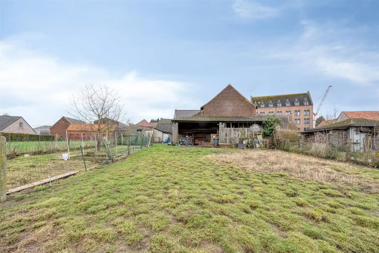 Hoeve met schuur en groot weiland  foto 16