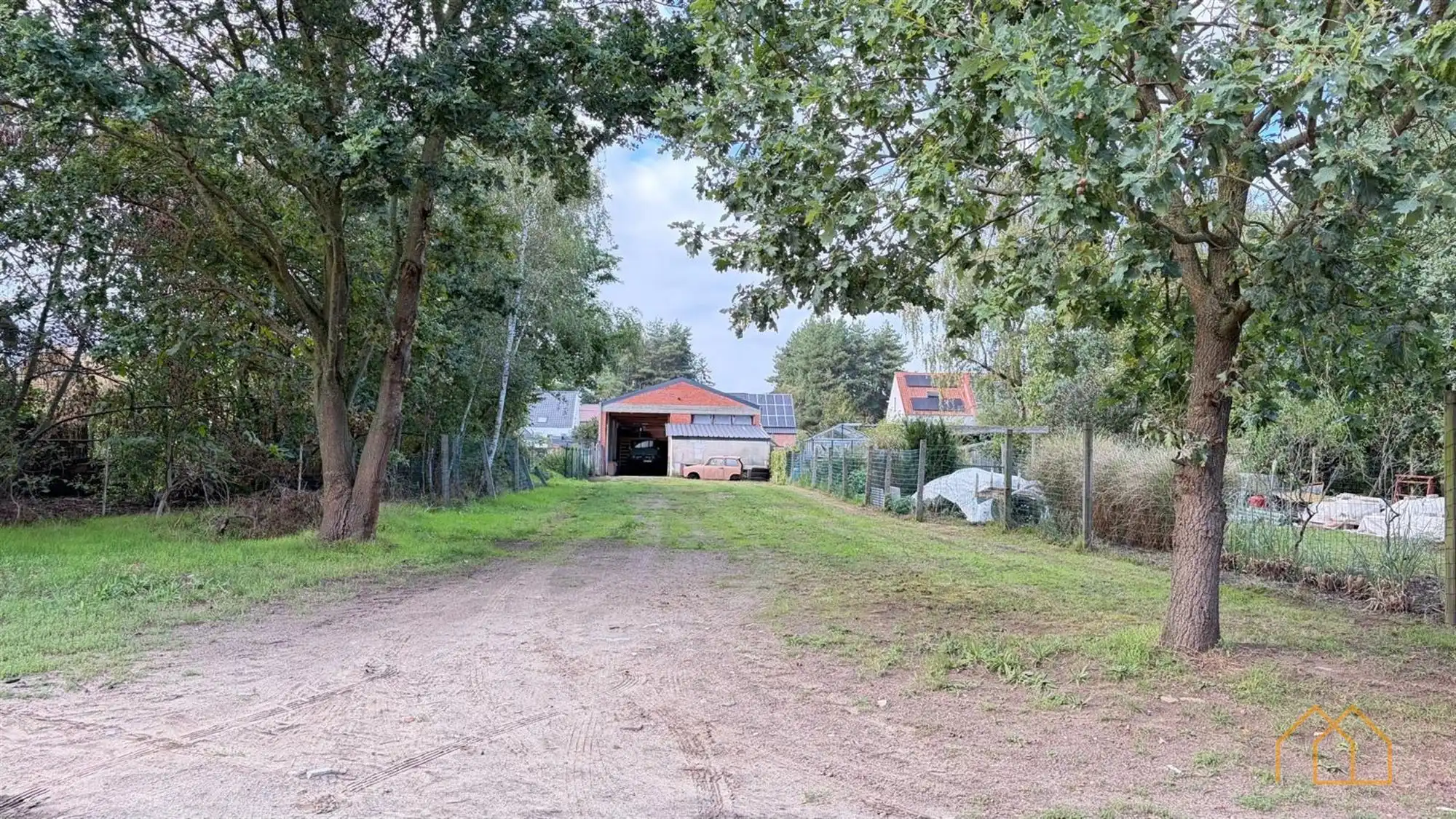 Hal van 200m² met tuin  foto 18