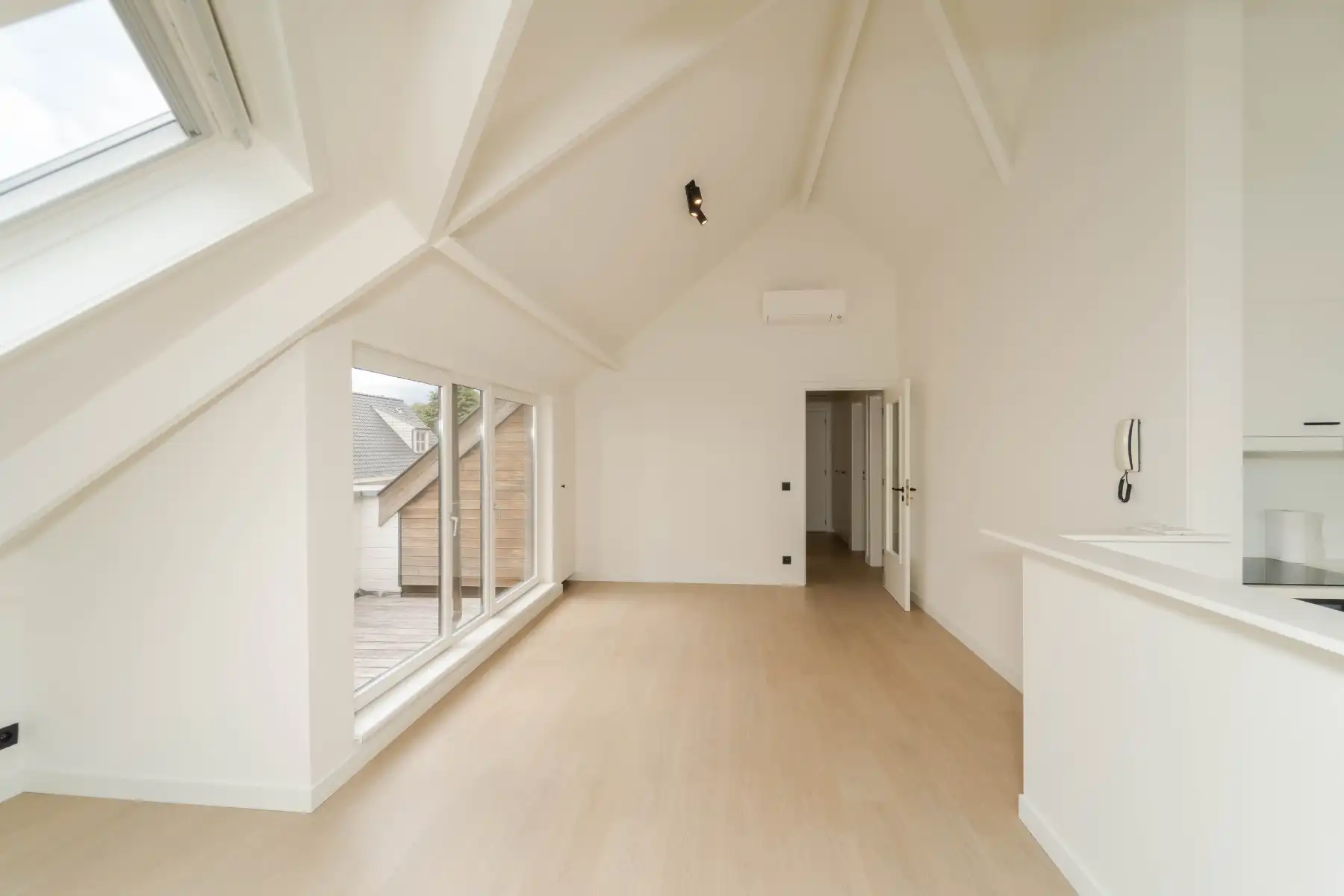 Gerenoveerd, lichtrijk 2 slpk-appartement met zonneterras foto 11