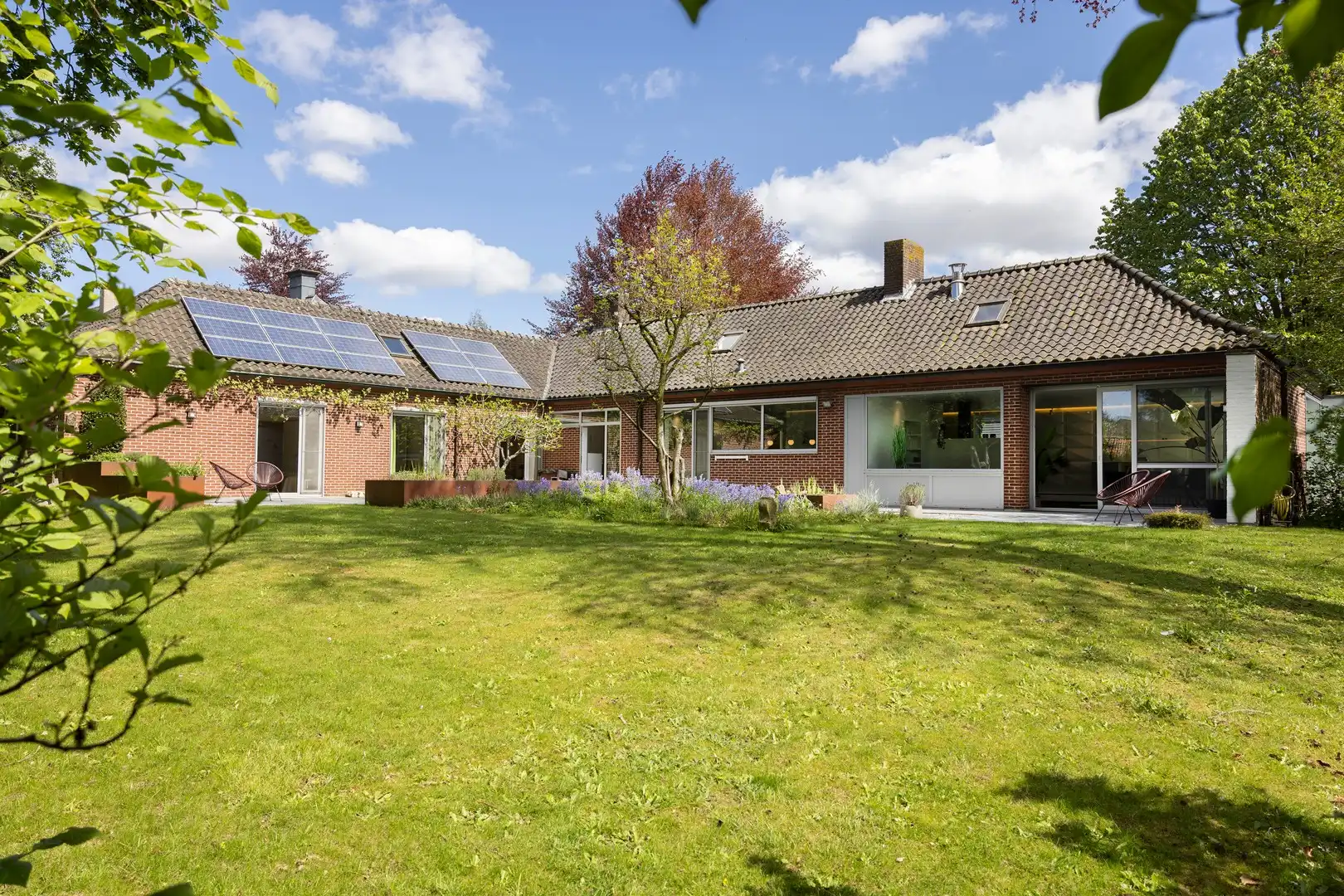 Ruime, alleenstaande woning met mogelijke praktijkruimte. foto 8