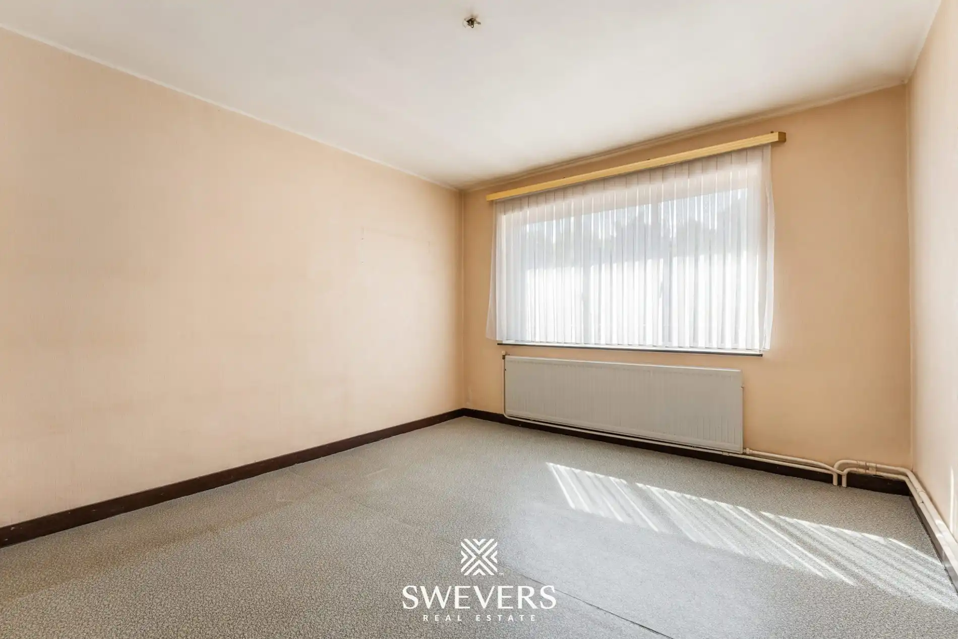 Te renoveren woning met grote tuin en 5 slaapkamers in Genk foto 14