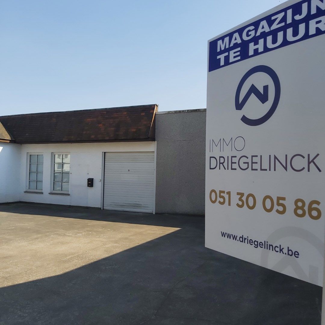 Magazijn van 600 m² te Izegem - vlotte bereikbaarheid foto {{pictureIndex}}
