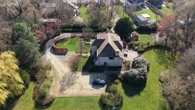 Ruime villa van 336m² op 1 hectare 45 are met vijver foto 32