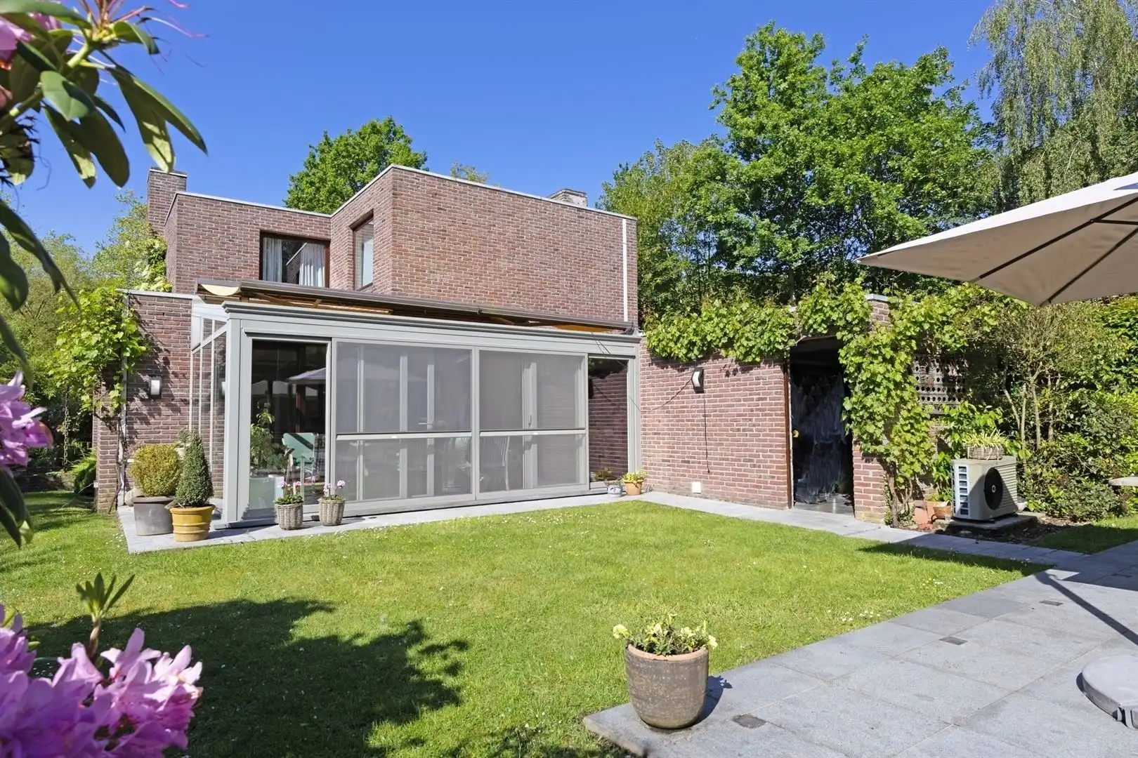 Te renoveren villa in de Mombeekdreef foto 22