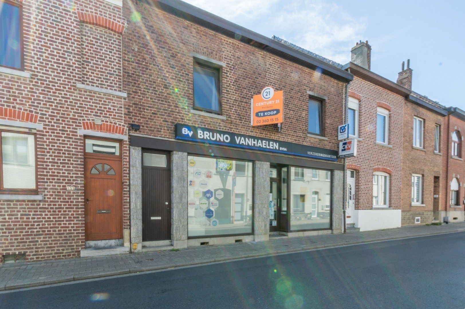 Hoofdfoto van de publicatie: Ruime woning te renoveren met 4 slaapkamers !