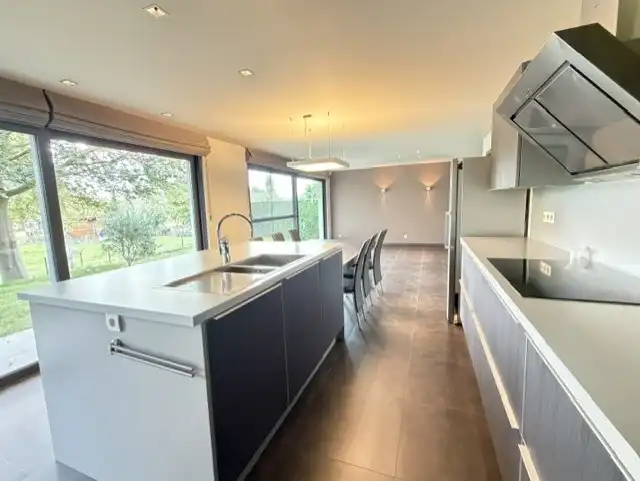 Eengezinswoning met 2 slaapkamers, garage, terras en tuin foto 7