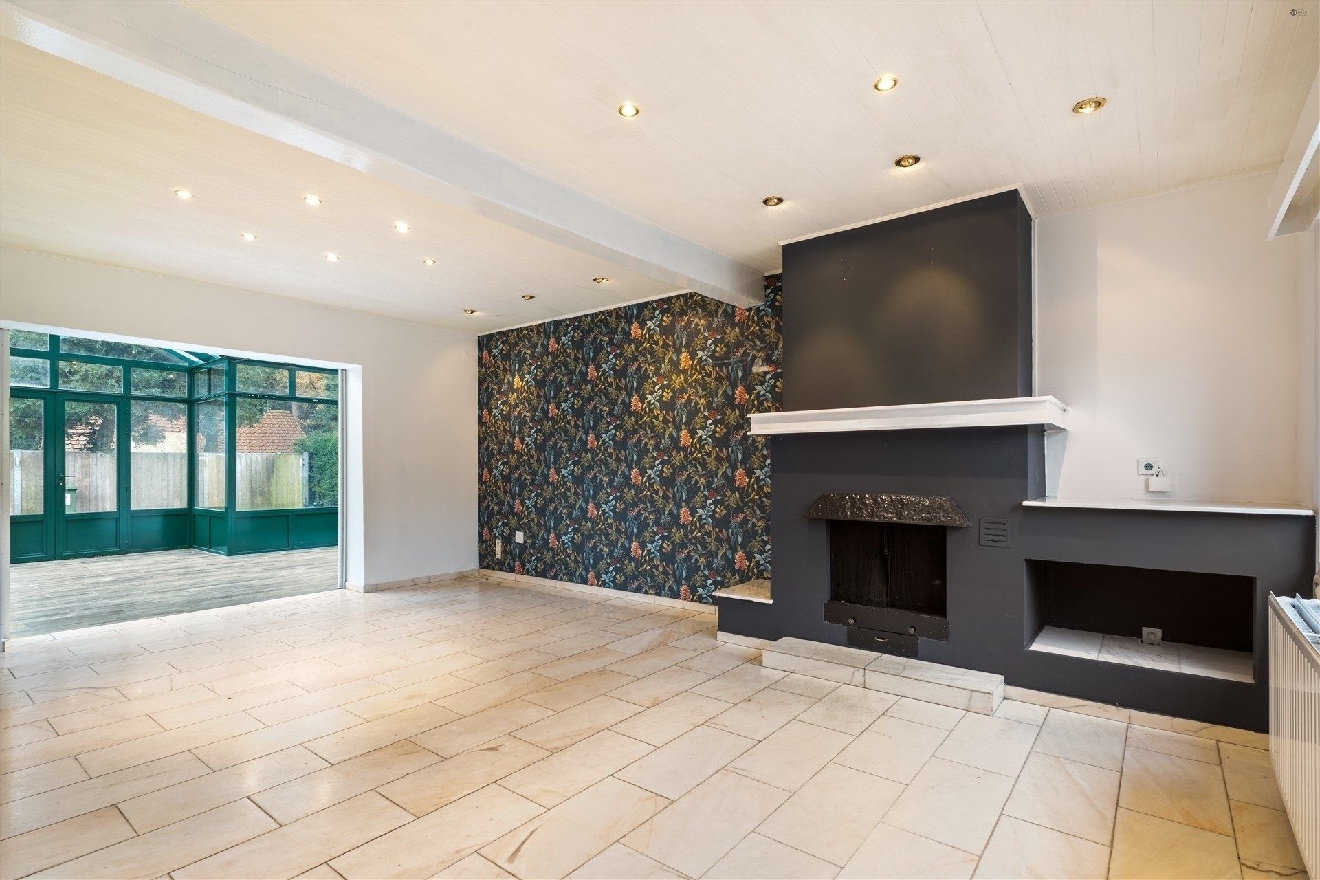 ruim en goed verzorgde woning met grote veranda  foto 3