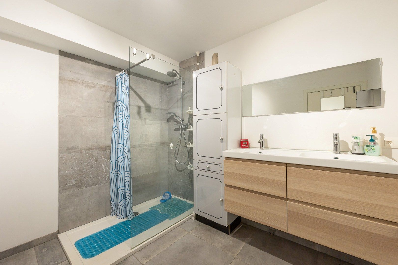 Gerenoveerd gelijkvloers appartement (149m²) met 2slpk, stadstuin en garagebox! foto 9