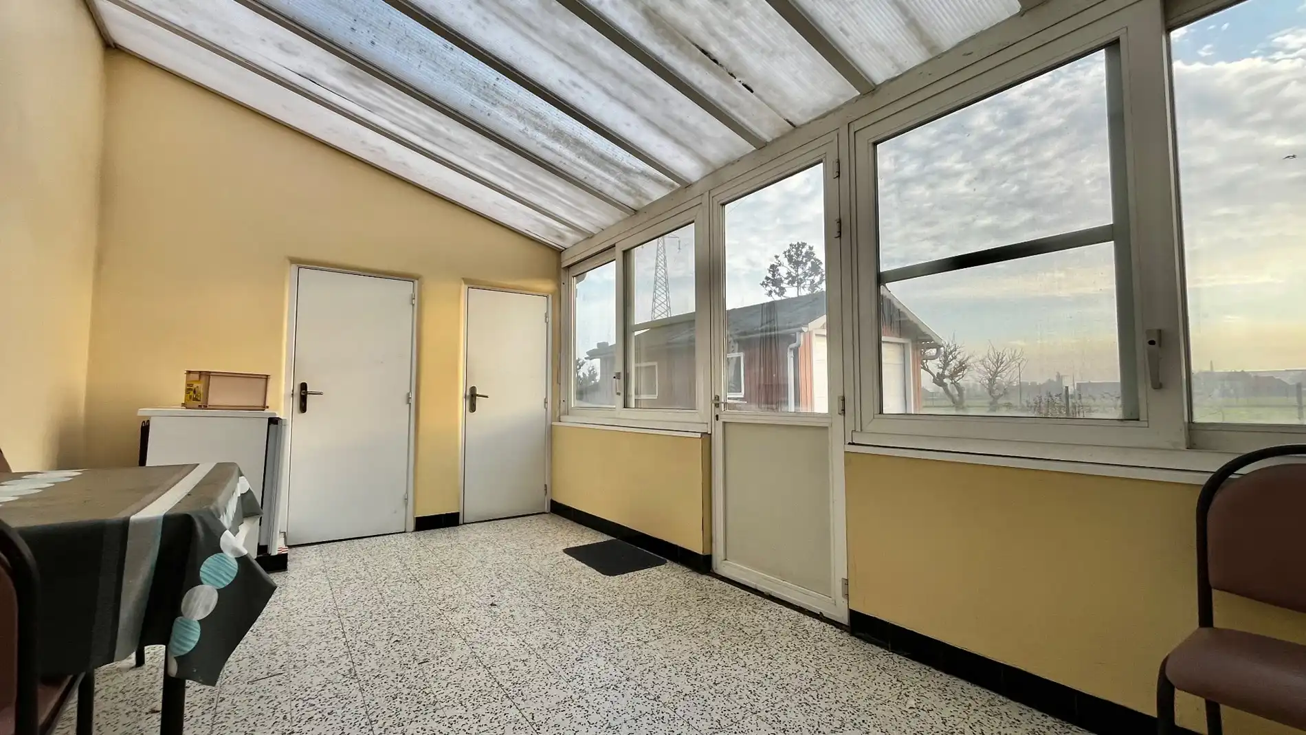 Halfopen woning met 3 kamers en een garage foto 6