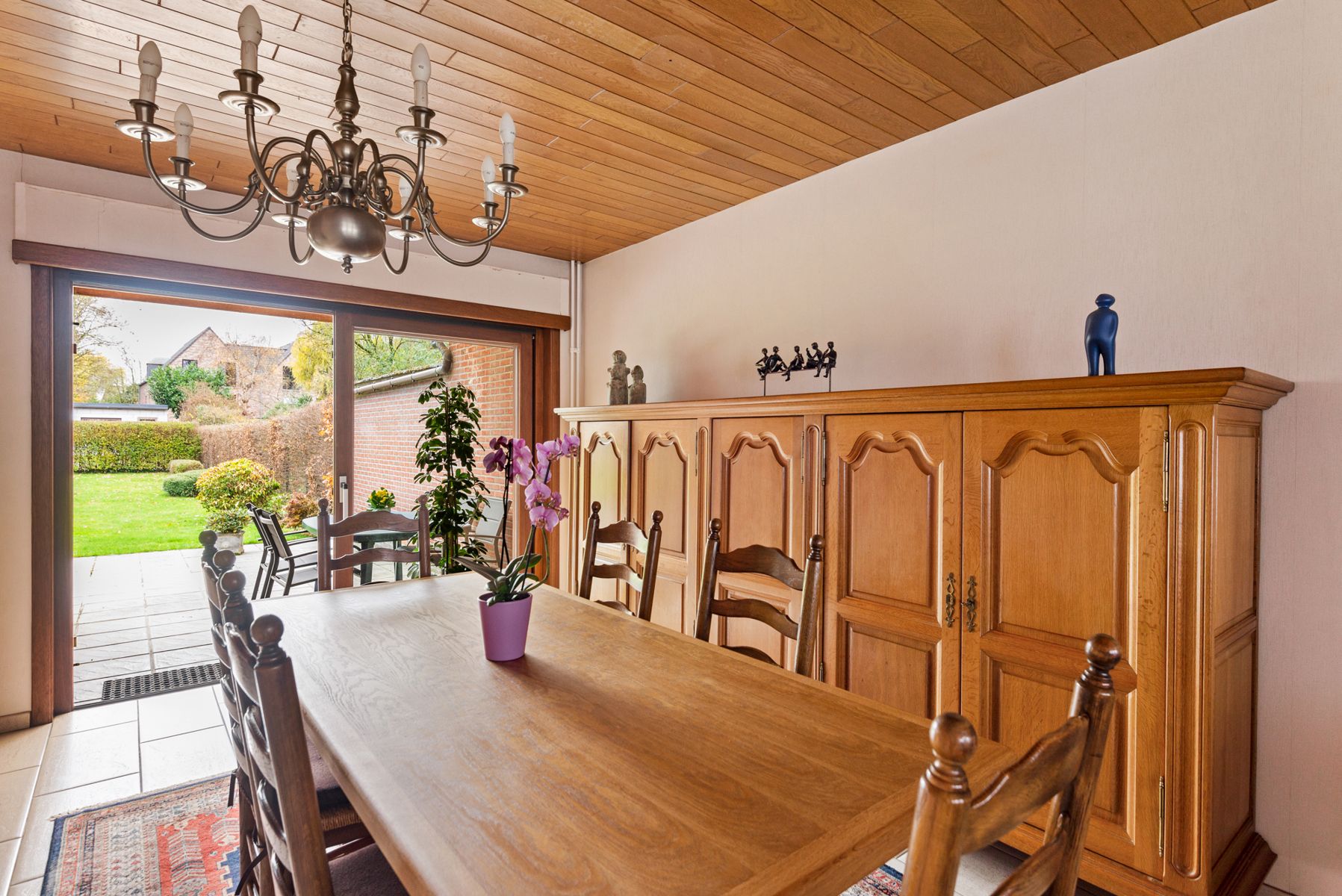 Kom de ruimte ontdekken in en achter deze halfopen bebouwing foto 18