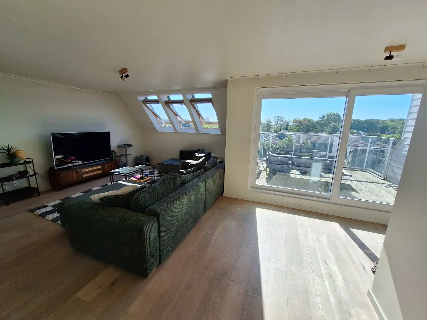 Duplex appartement met  2 SLK, dubbele garage en autostaanplaats foto 2