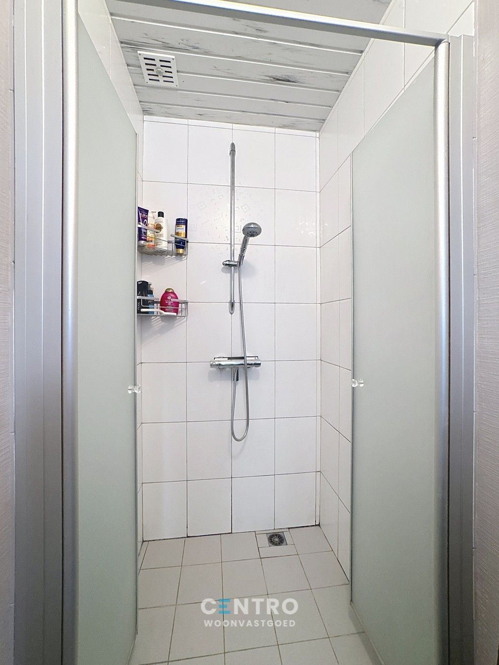 INTERESSANTE villa te Meetkerke met 3 slpks, PRAKTIJKruimte én 2 garages op 1.975m2! foto 12