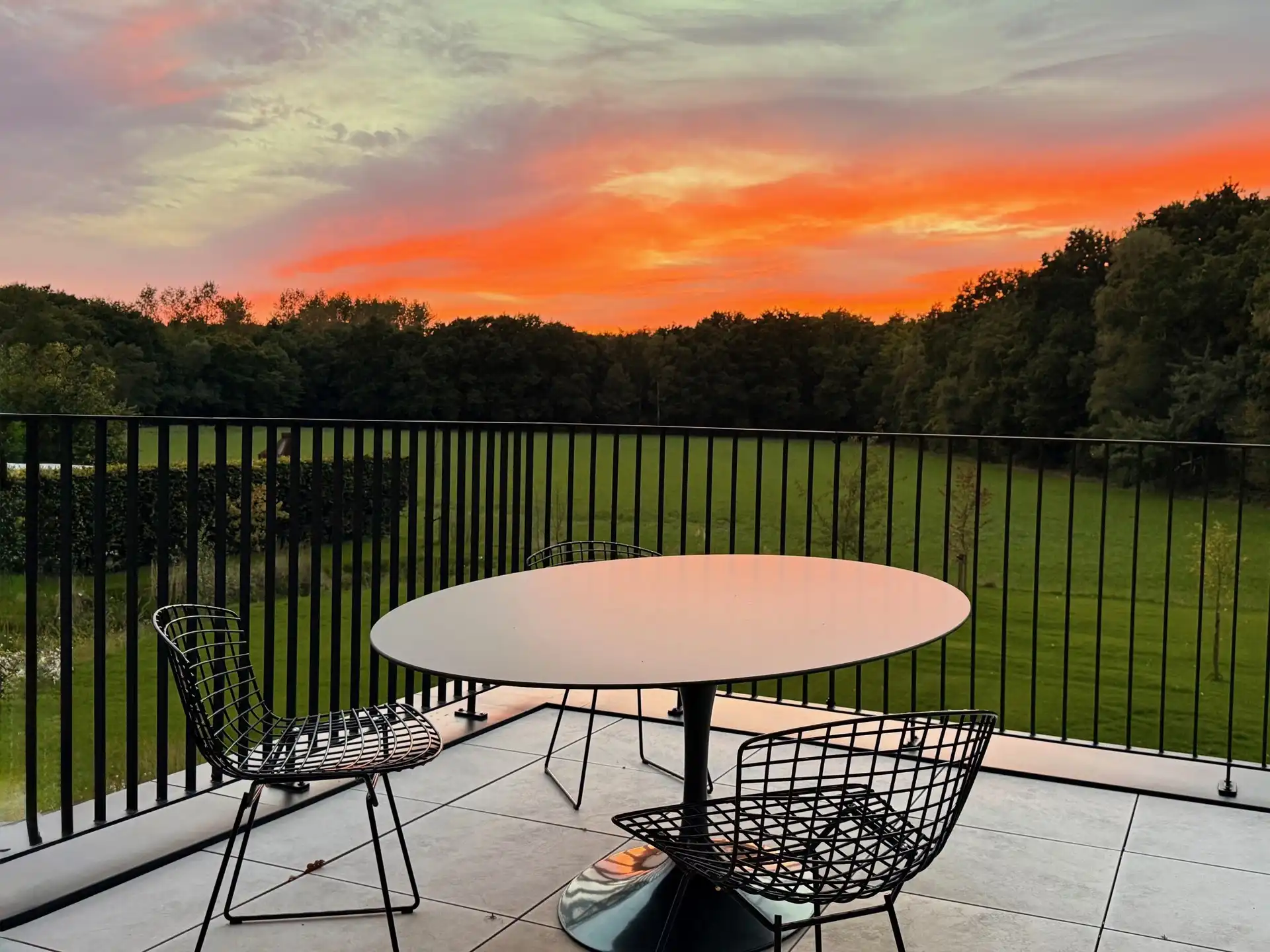 Zonnig luxueus afgewerkt appartement met weids uitzicht! foto 5