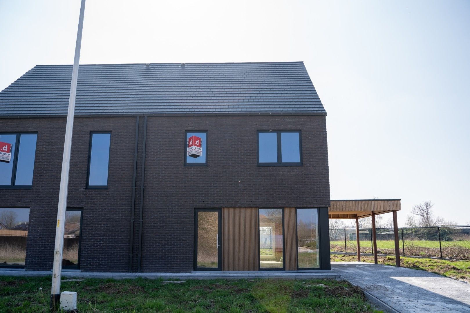 Ruime halfopen bebouwing met zuid gerichte tuin foto 3