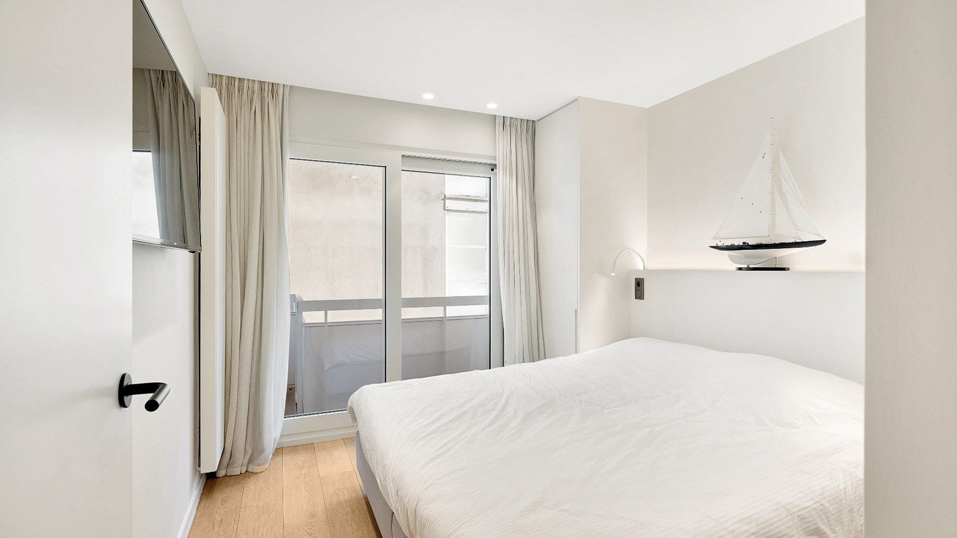 Prachtig gerenoveerd appartement met breed frontaal zeezicht, vlakbij het Albertplein foto 15