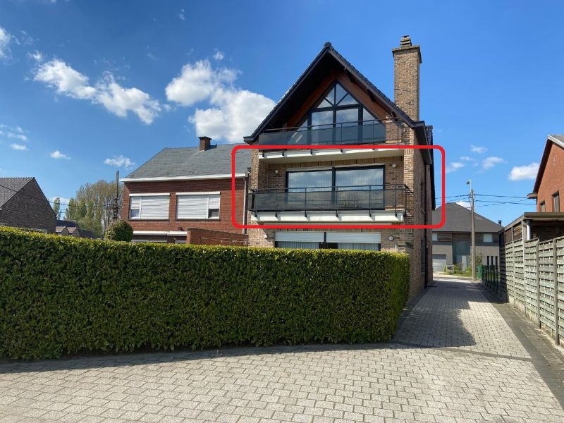 Lichtrijk APPARTEMENT op 1e verdieping met 2 slaapkamers, terras en garage foto 2