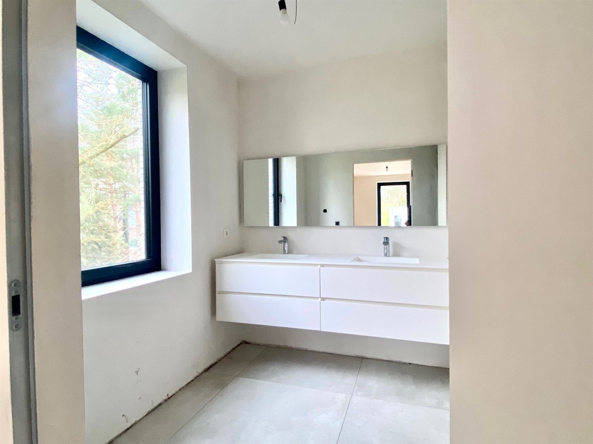 Moderne en grote nieuwbouwvilla met zuid-gerichte tuin! foto 10