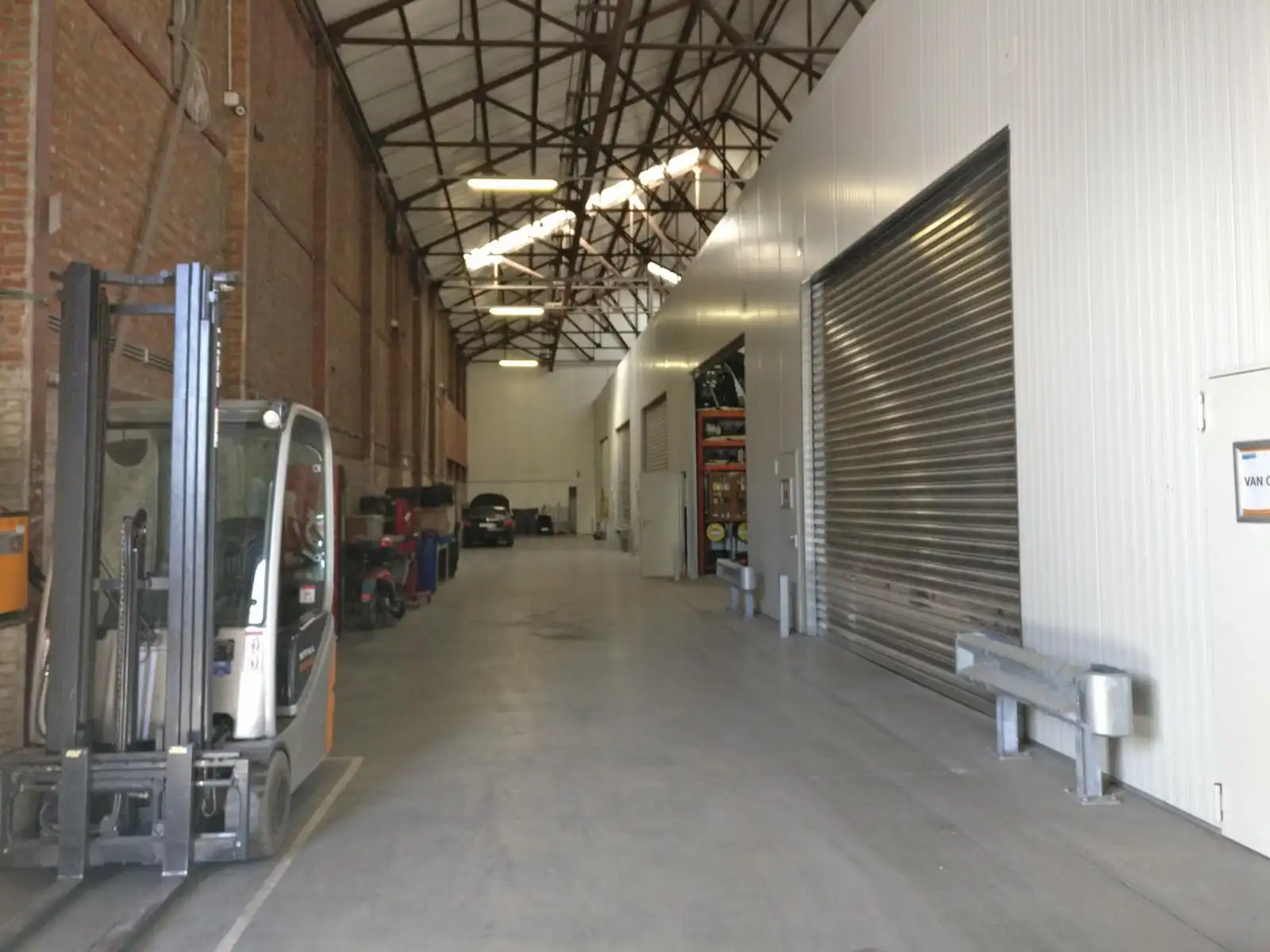 Magazijn op toplocatie te huur foto 2
