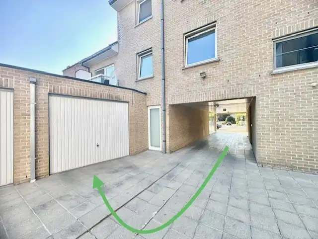HANDELSGELIJKVLOERS | 3 PARKINGS | GARAGE foto 9
