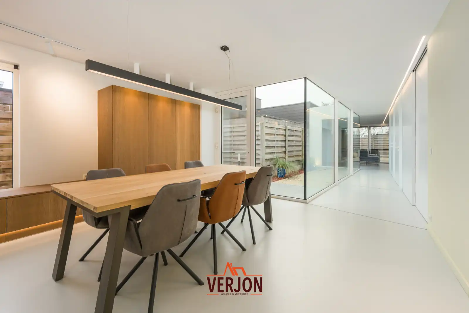 Magnifiek afgewerkte woning foto {{pictureIndex}}