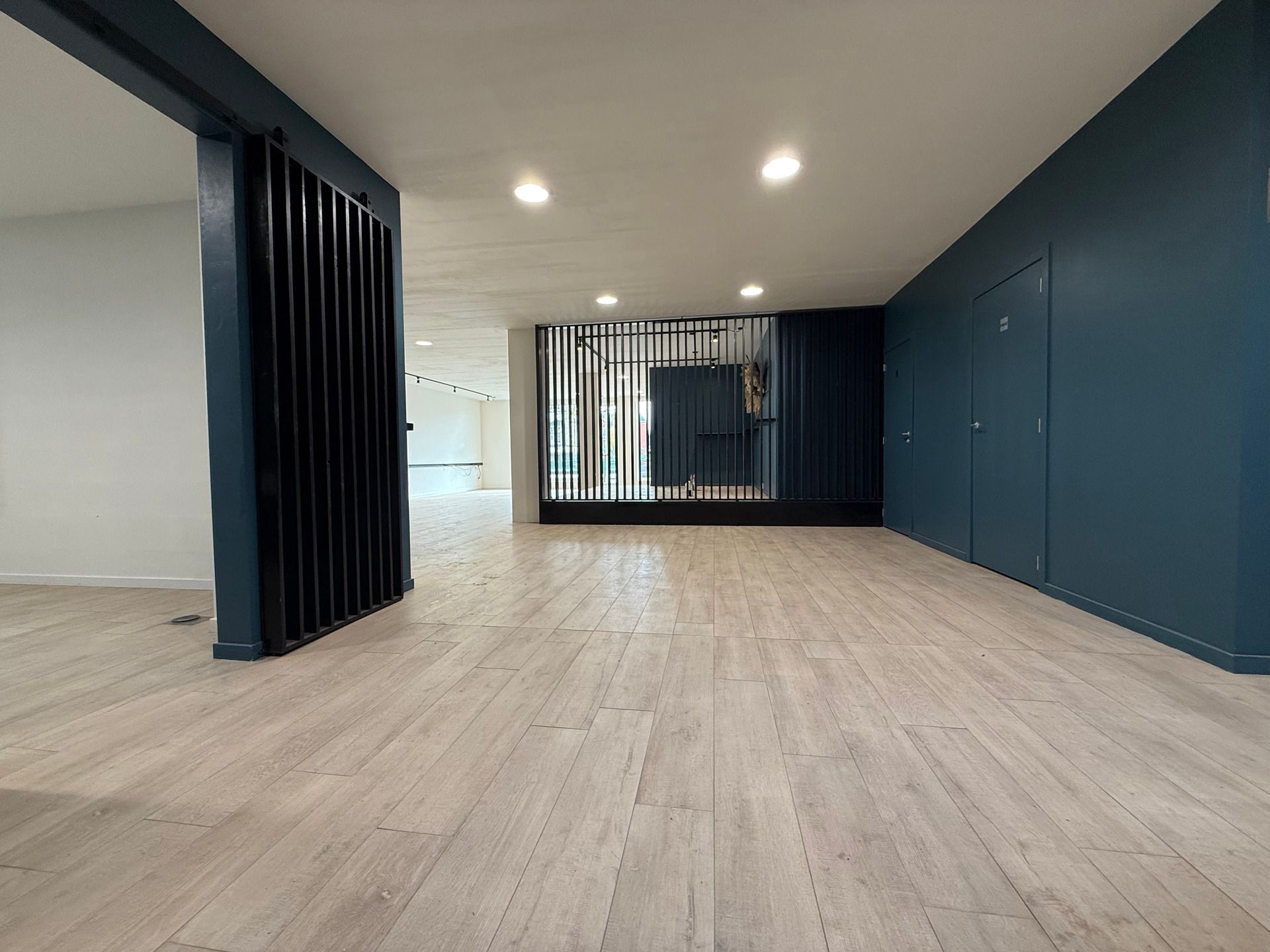 Modern multifunctioneel kantoor vlak naast de schelde foto 8