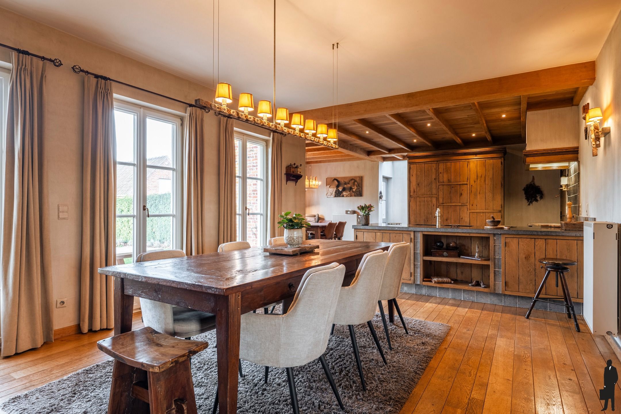 Villa met 4 tot 5 slaapkamers, weiland en paardenstallen (2) foto 9