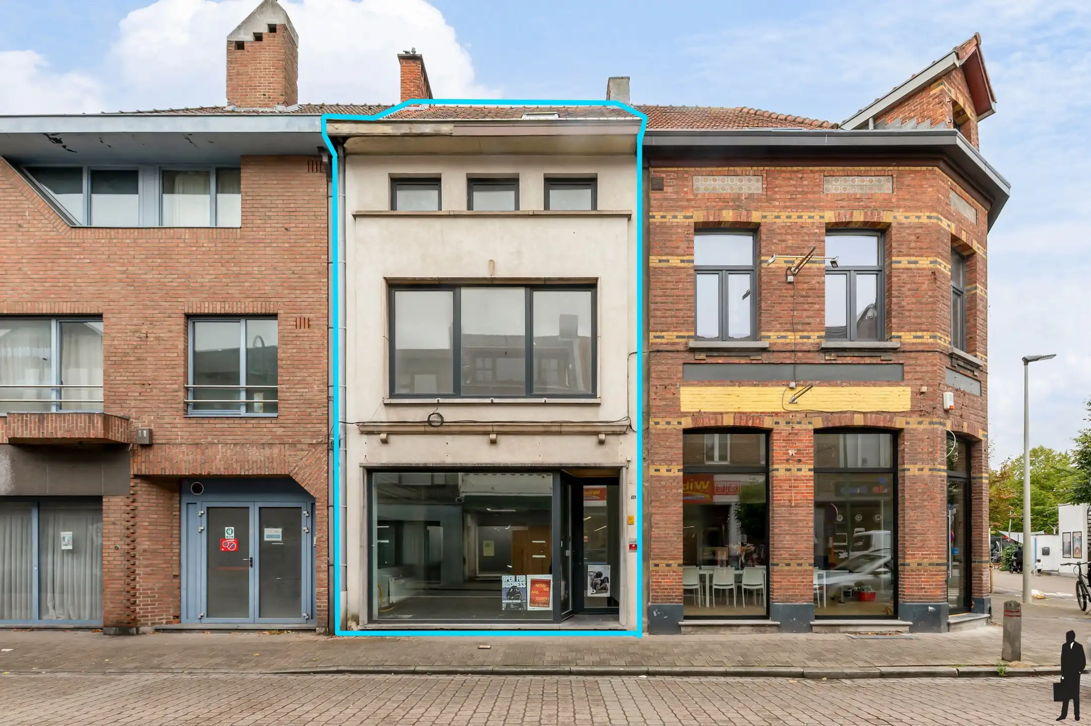 Handelsgelijkvloers met gerenoveerde triplex in het centrum! foto {{pictureIndex}}