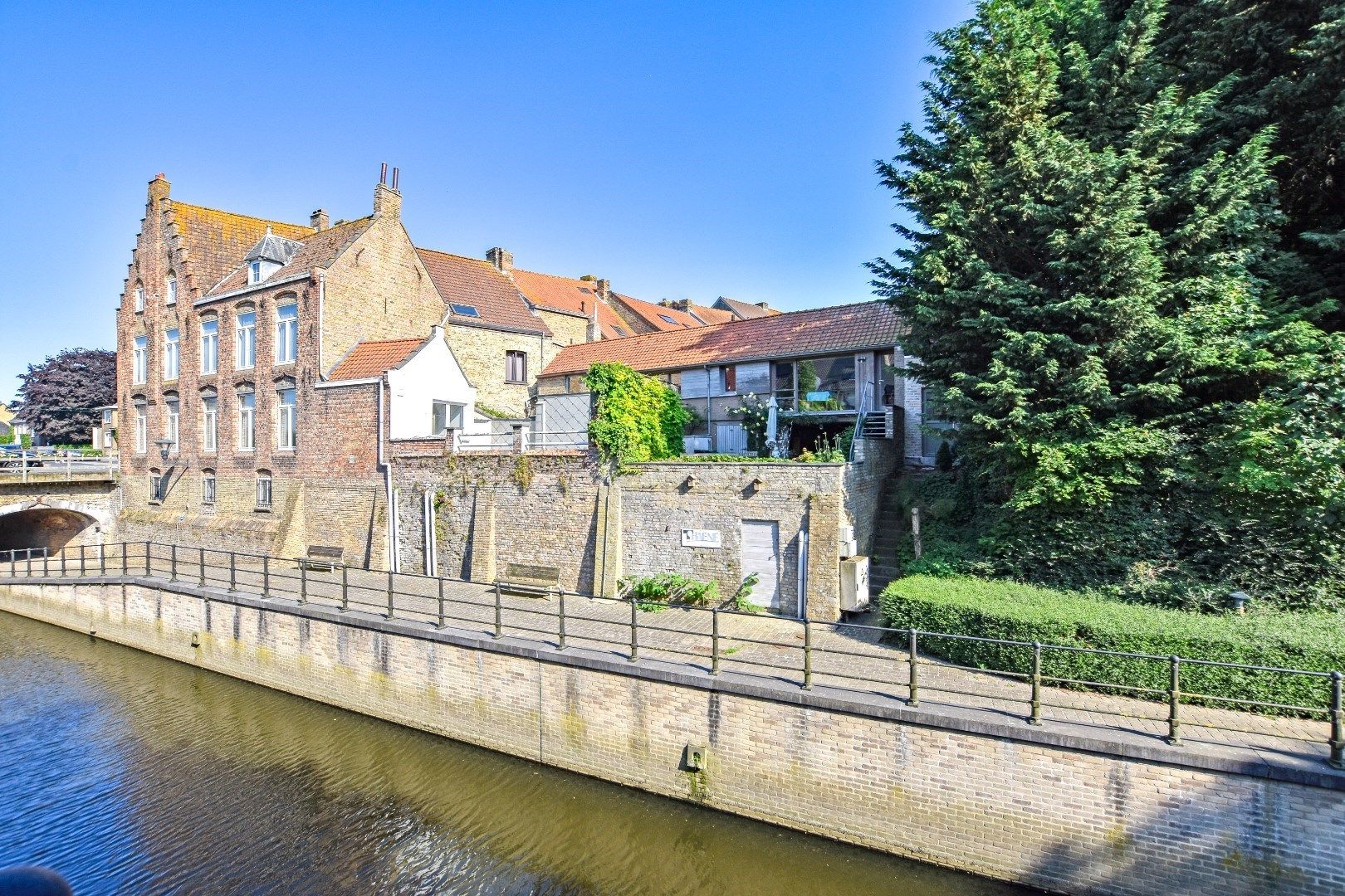 Statige woning met tal van mogelijkheden in centrum Diksmuide op 226 m² foto 3