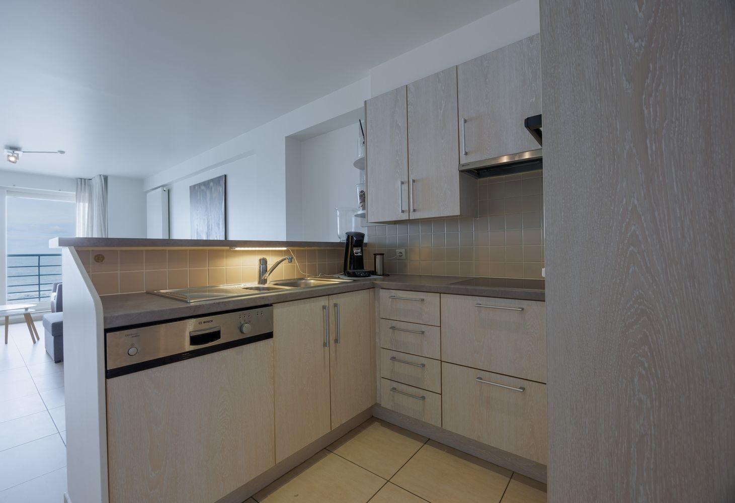 Studio met frontaal zeezicht op de zeedijk van Blankenberge foto 7