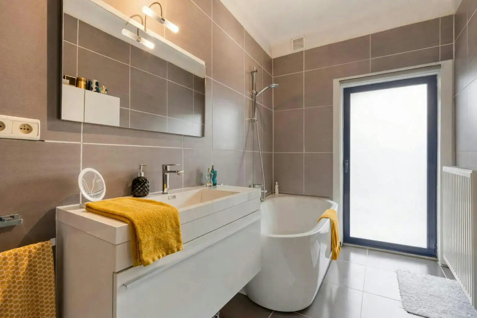 Zeer ruime centraal gelegen herenwoning in Sint-Niklaas foto 18