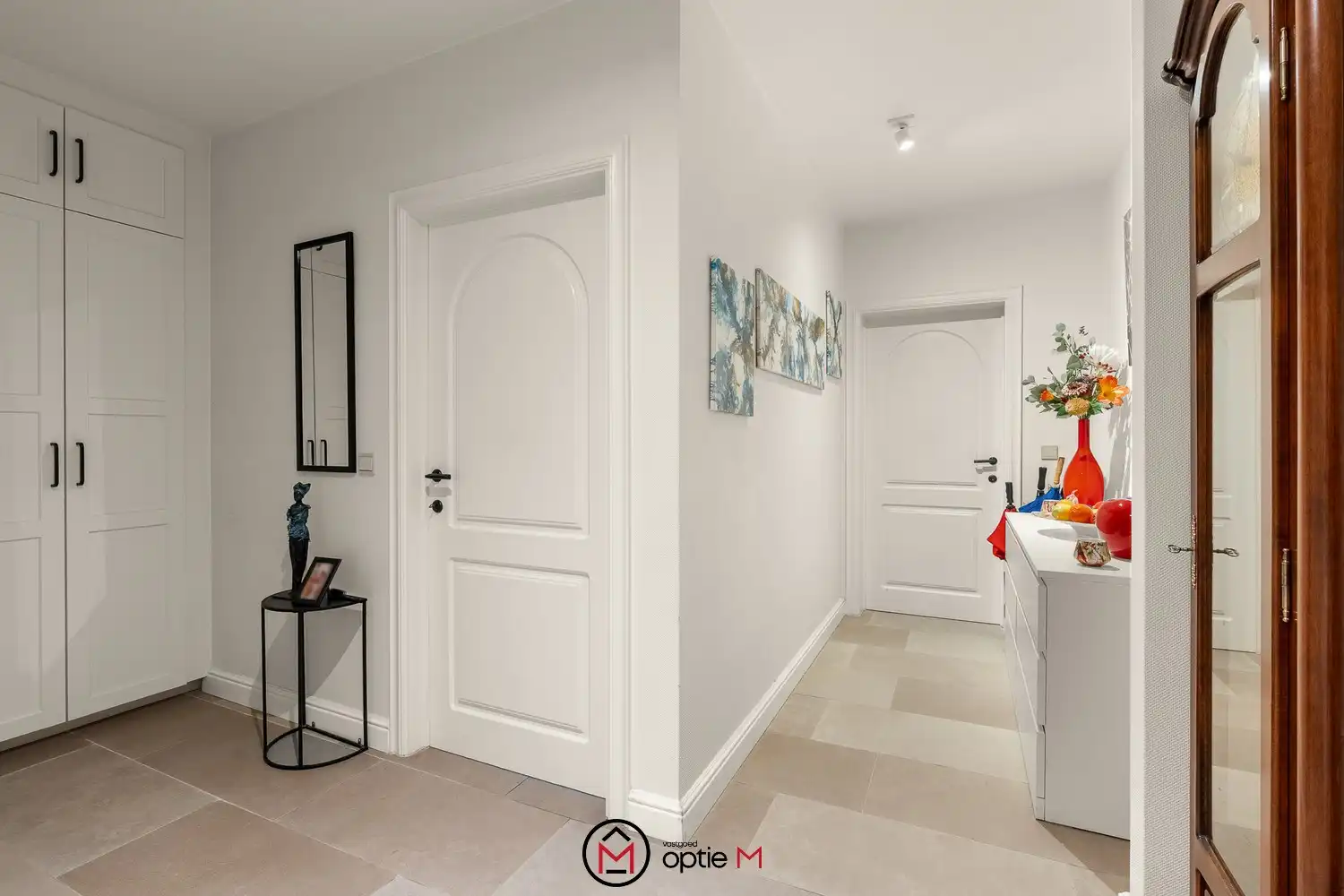 Ruim gerenoveerd appartement van 170 m² met 4 slaapkamers en twee terrassen in hartje Genk foto 3