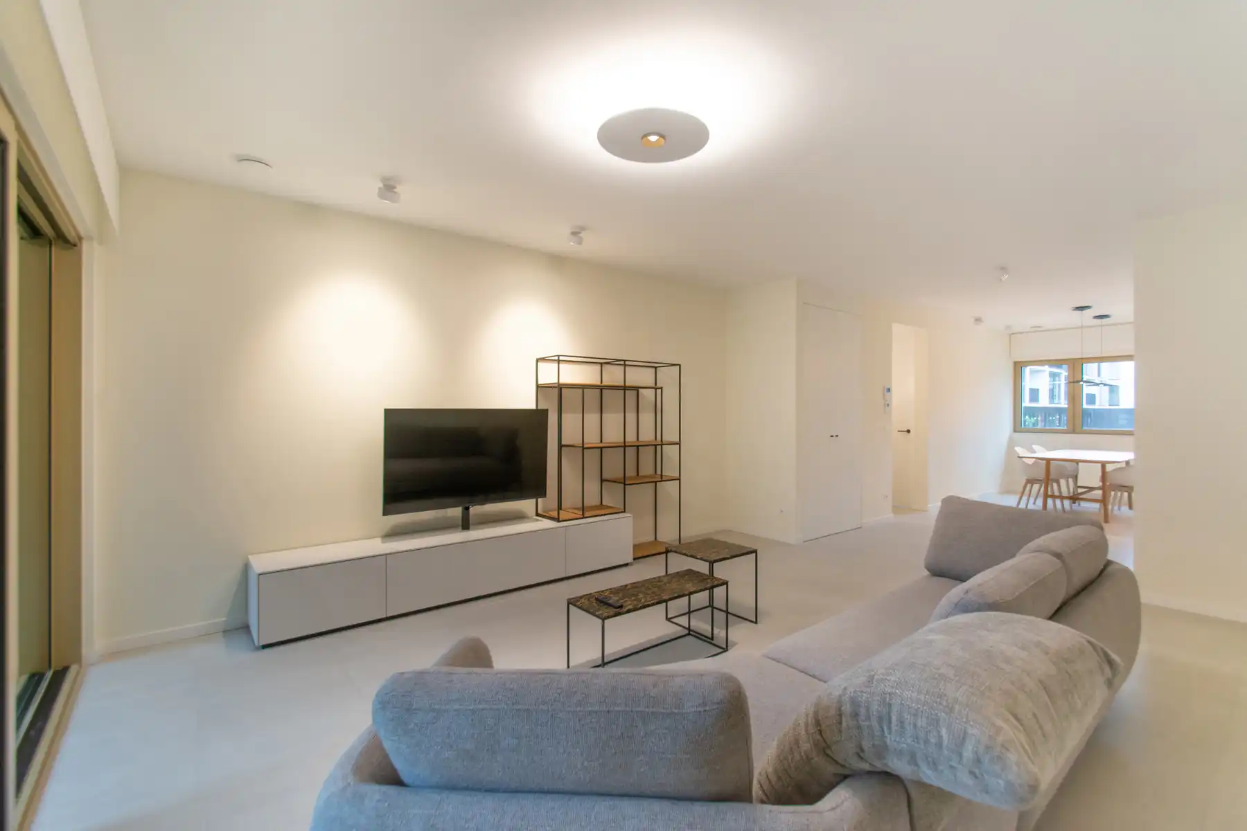 Prachtig gemeubeld 3 kamer appartement met mooi terras foto {{pictureIndex}}