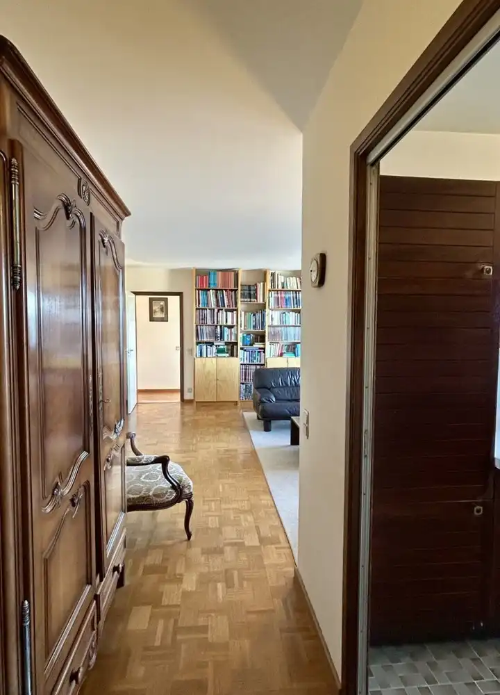 Ruim 3-kamerappartement met garagebox en autostaanplaats foto 10