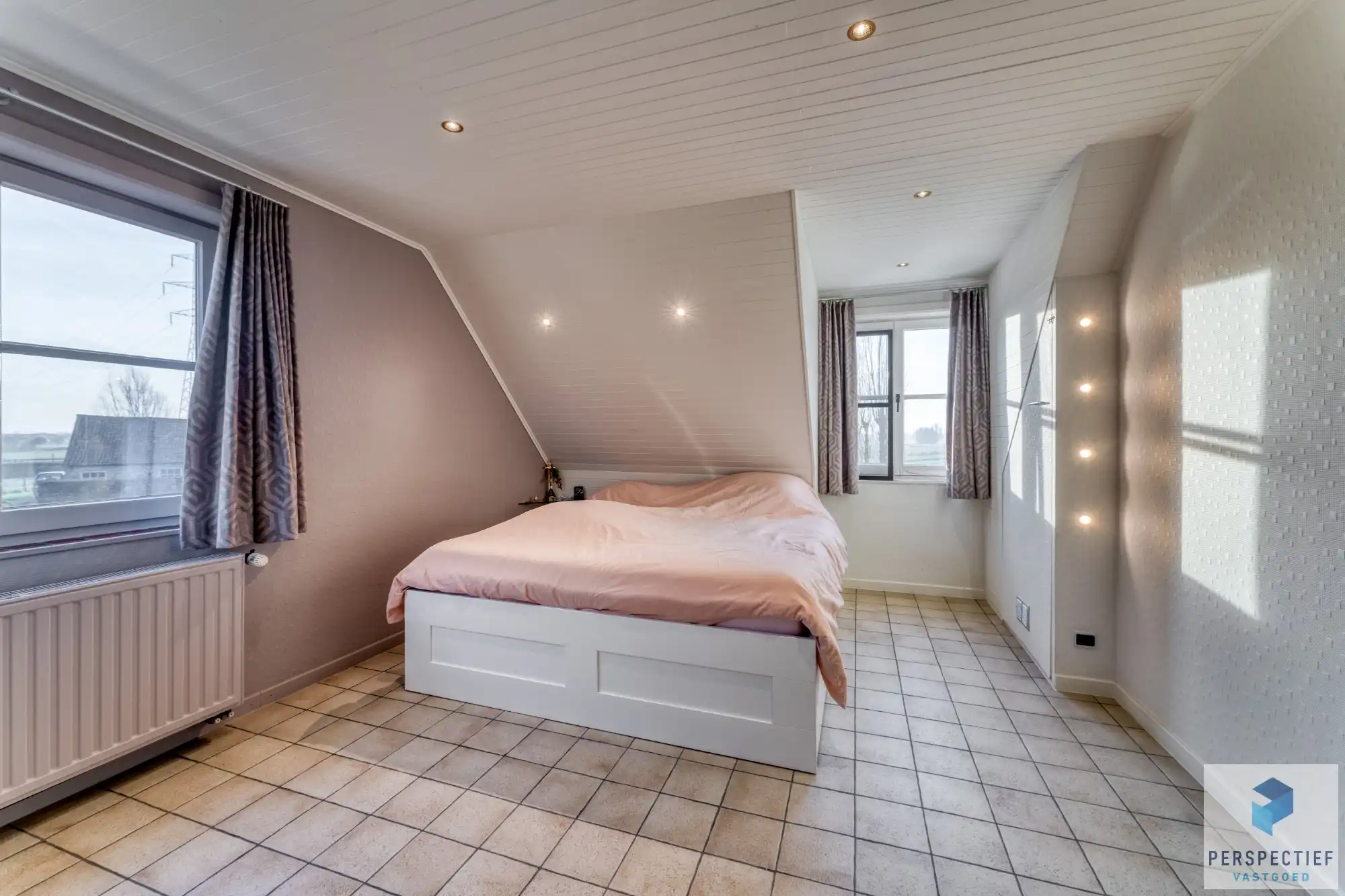 Landelijk gelegen villa met handelsruimte en buitenzwembad op 1370 m² foto 22