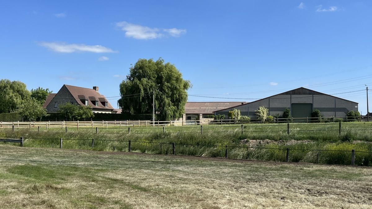 Prachtige hoeve te koop te Bavikhove foto {{pictureIndex}}