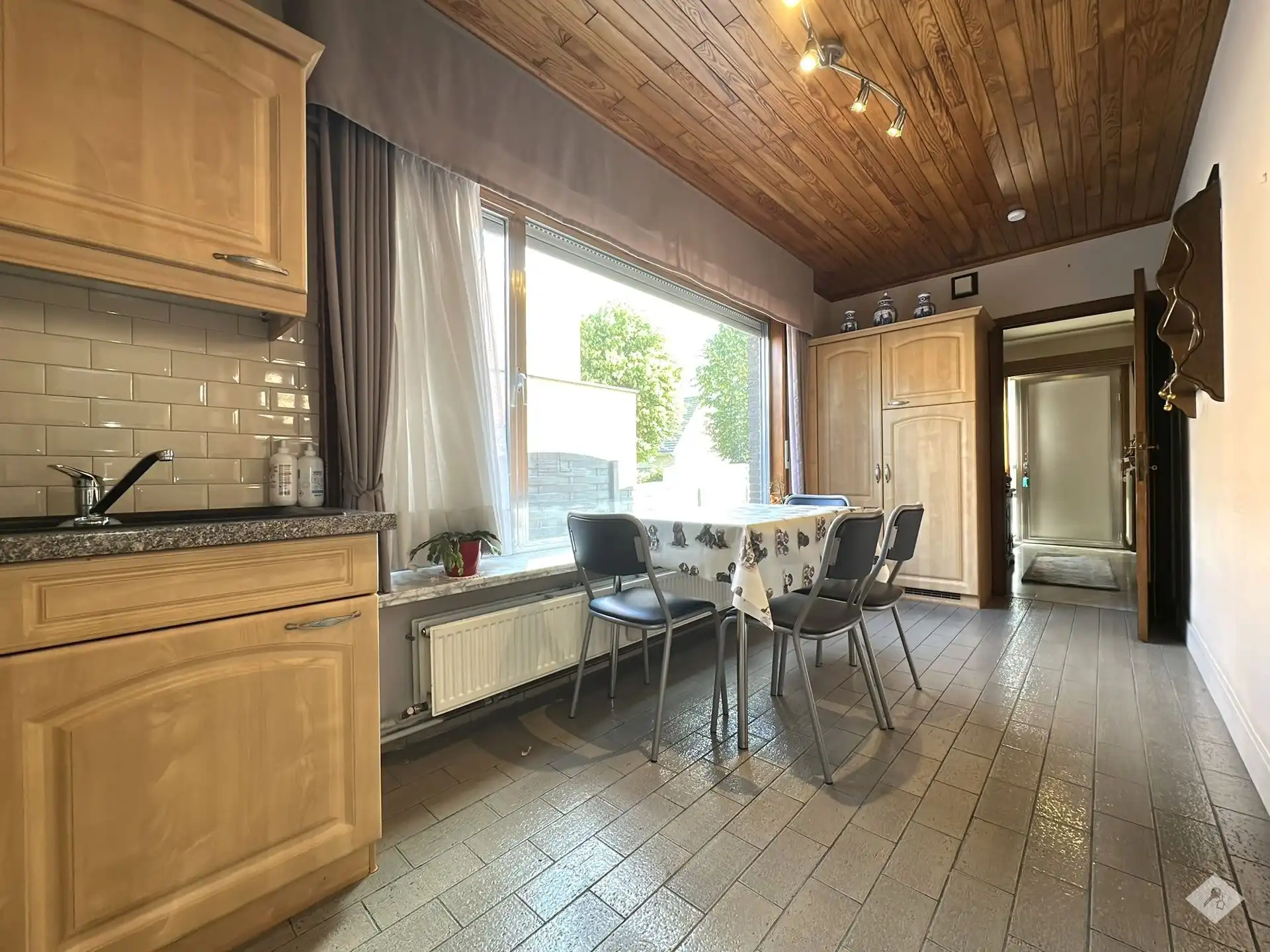 woning te centrum opstal met garage en oprit foto 4