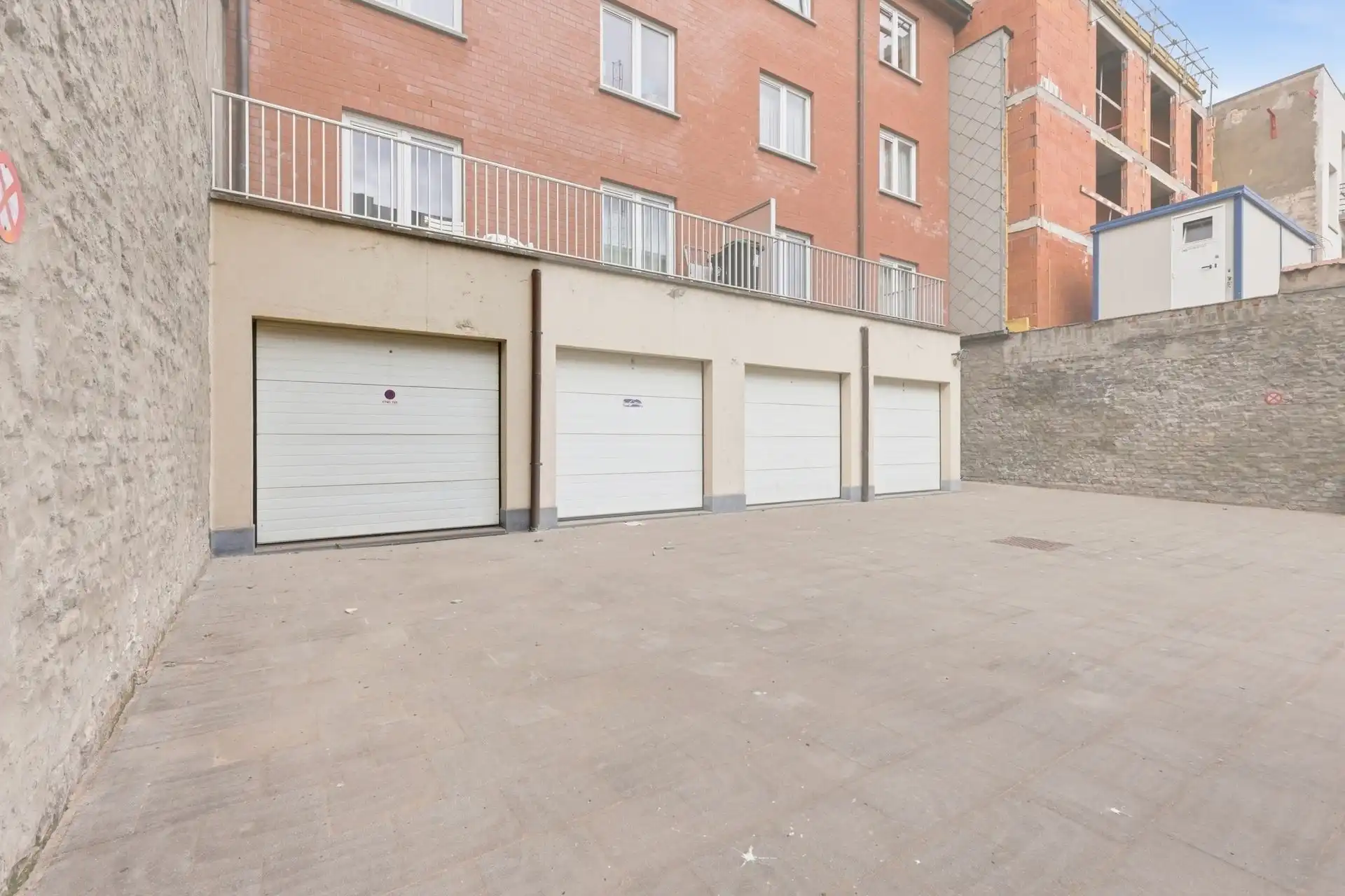 CENTRALE LIGGING / GELIJKVLOERS foto 4