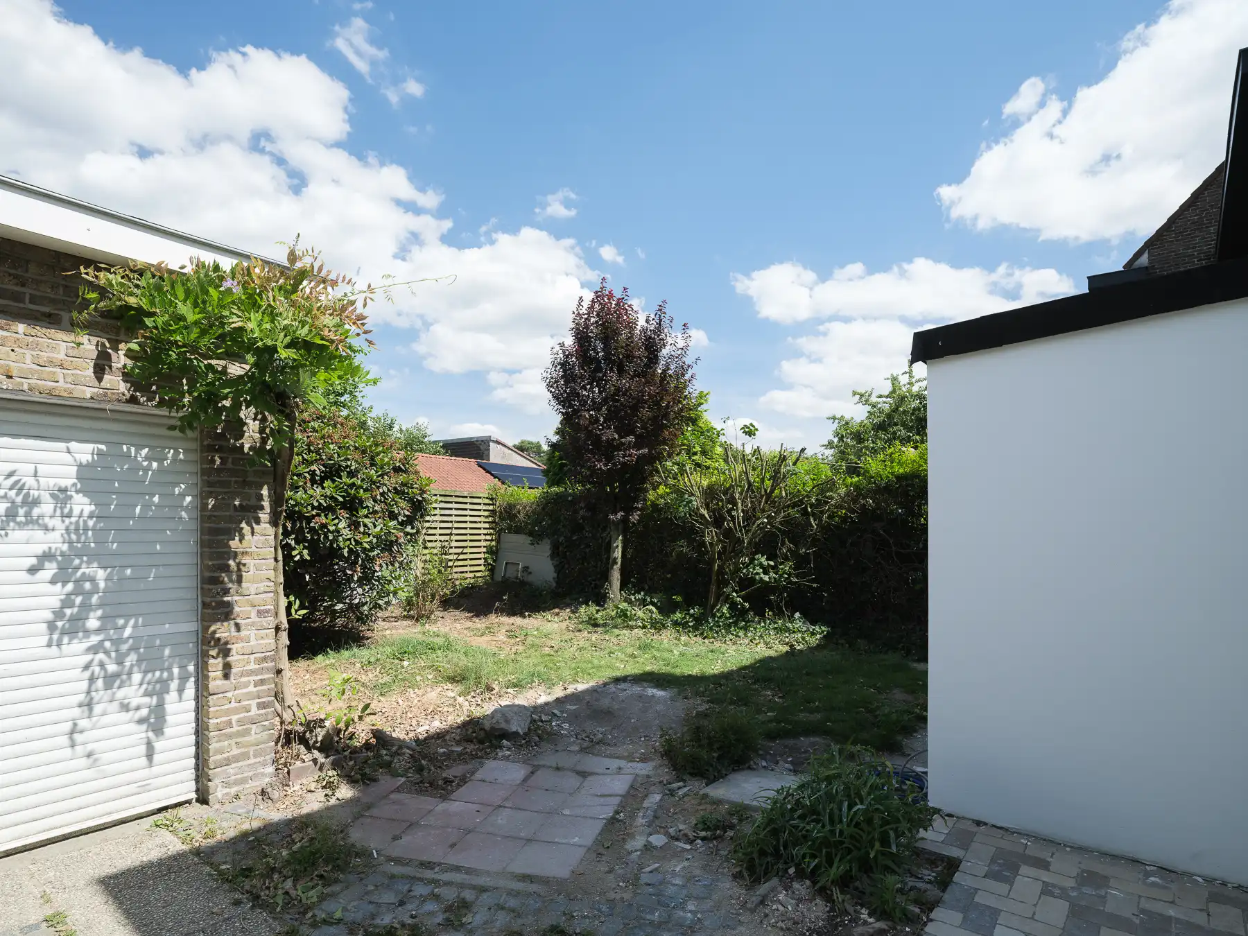 Ruime halfopen bebouwing met tuin foto 23