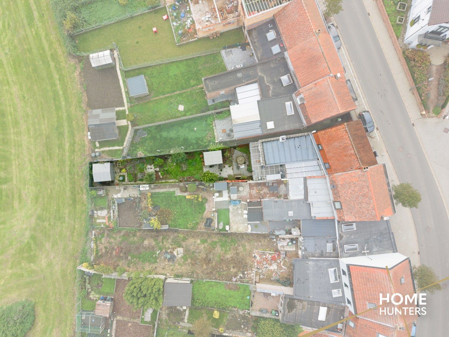 Op te frissen woning met charmante tuin in het hart van Mesen foto 2