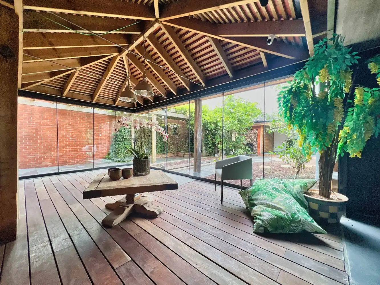 Unieke gezinswoning met prachtig aangelegde tuin foto 5