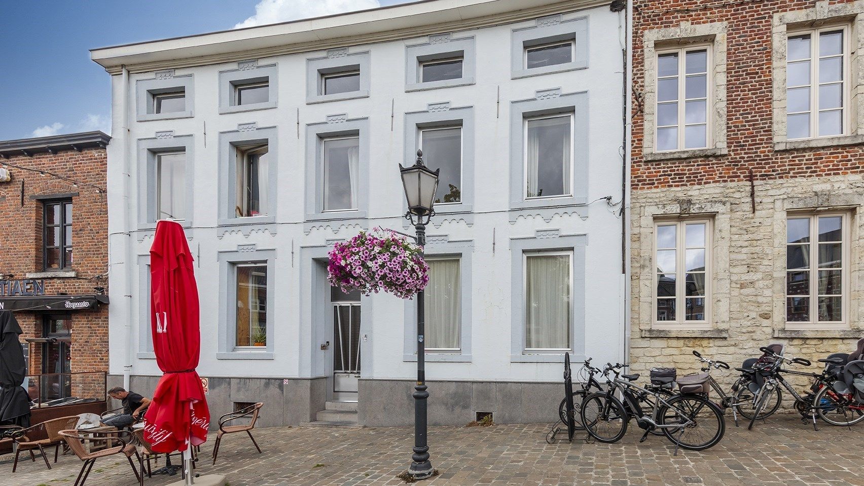 Twee te renoveren woningen in centrum Hoegaarden foto 1