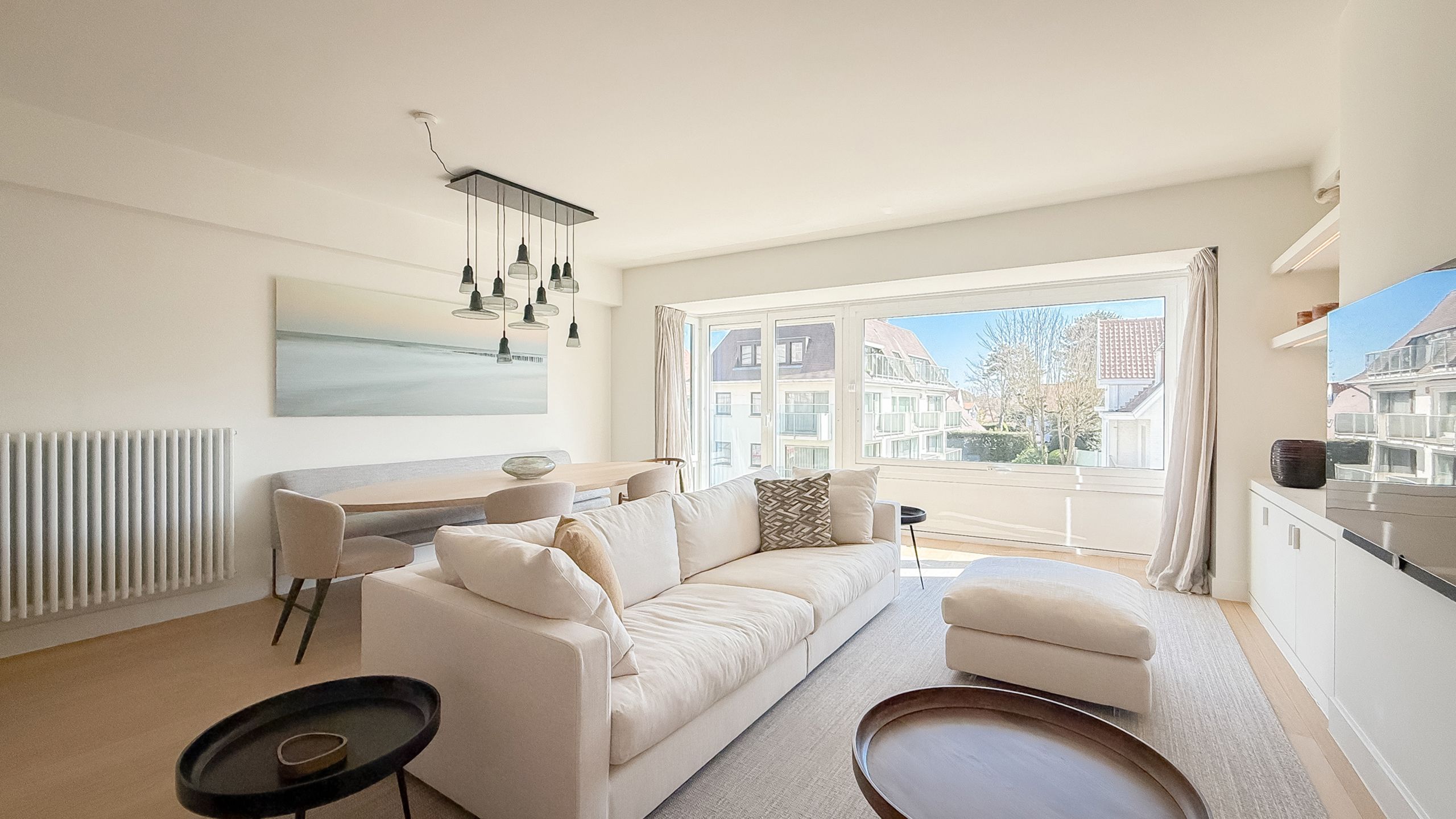 Exclusief hedendaags appartement op toplocatie in het Zoute  foto {{pictureIndex}}