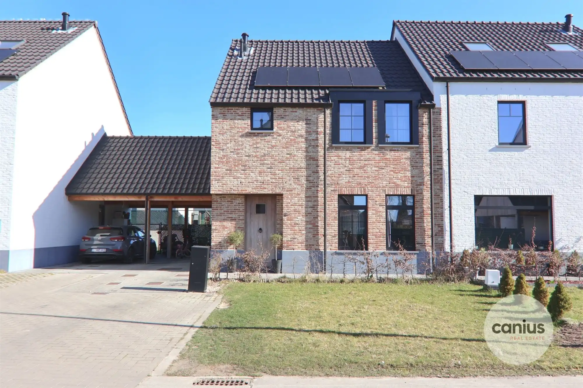 LANDELIJKE WONING MET 3 SLKS EN CARPORT foto {{pictureIndex}}