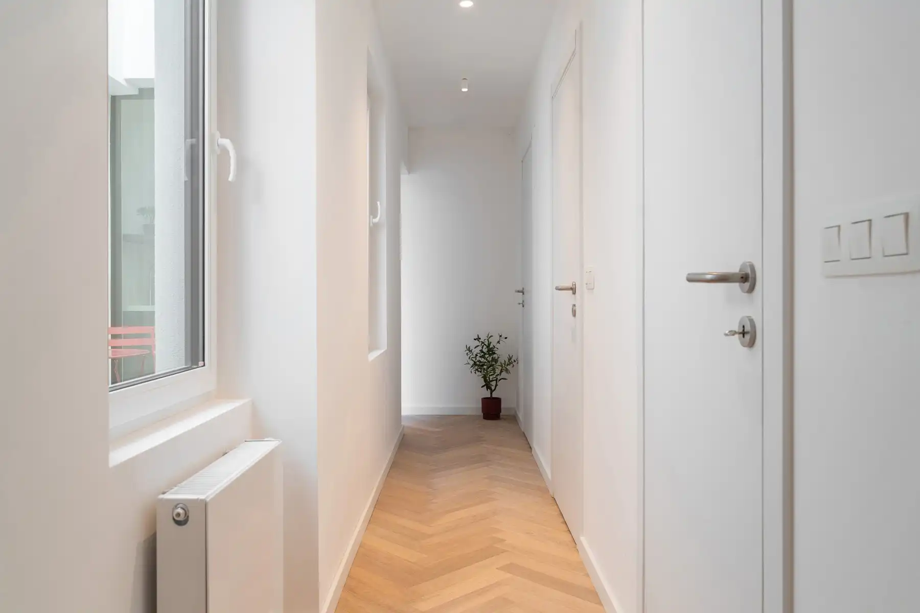 Stijlvol gerenoveerd appartement met stadskoer in Zurenborg foto 15