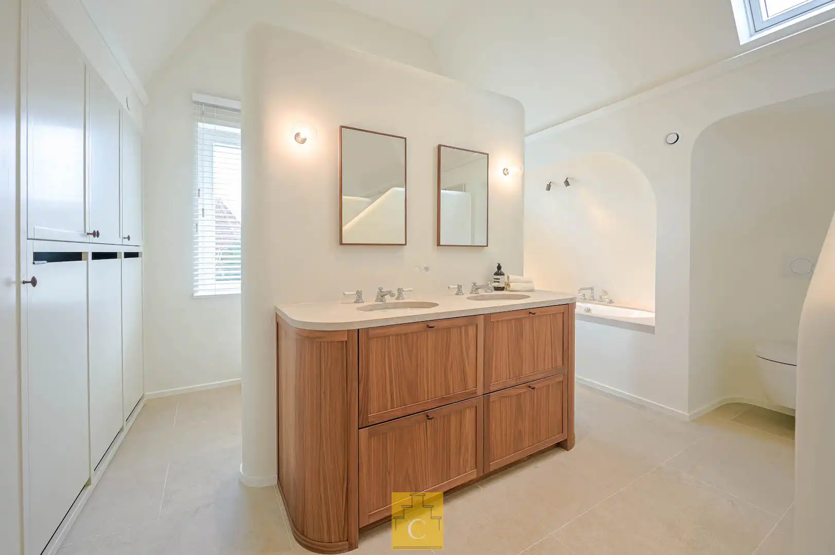 pas gerenoveerd diephuis op iconisch stadsplein, een meesterwerk van historiek en hedendaagse luxe foto 25