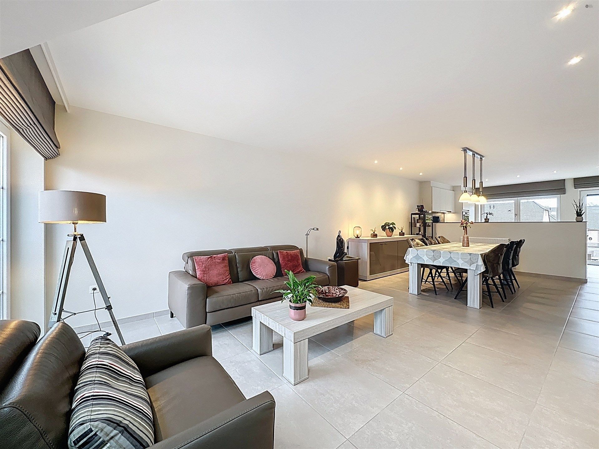 prachtige energiezuinige woning met 2 slaapkamers en ruime garage in Sint-Pauwels foto 4