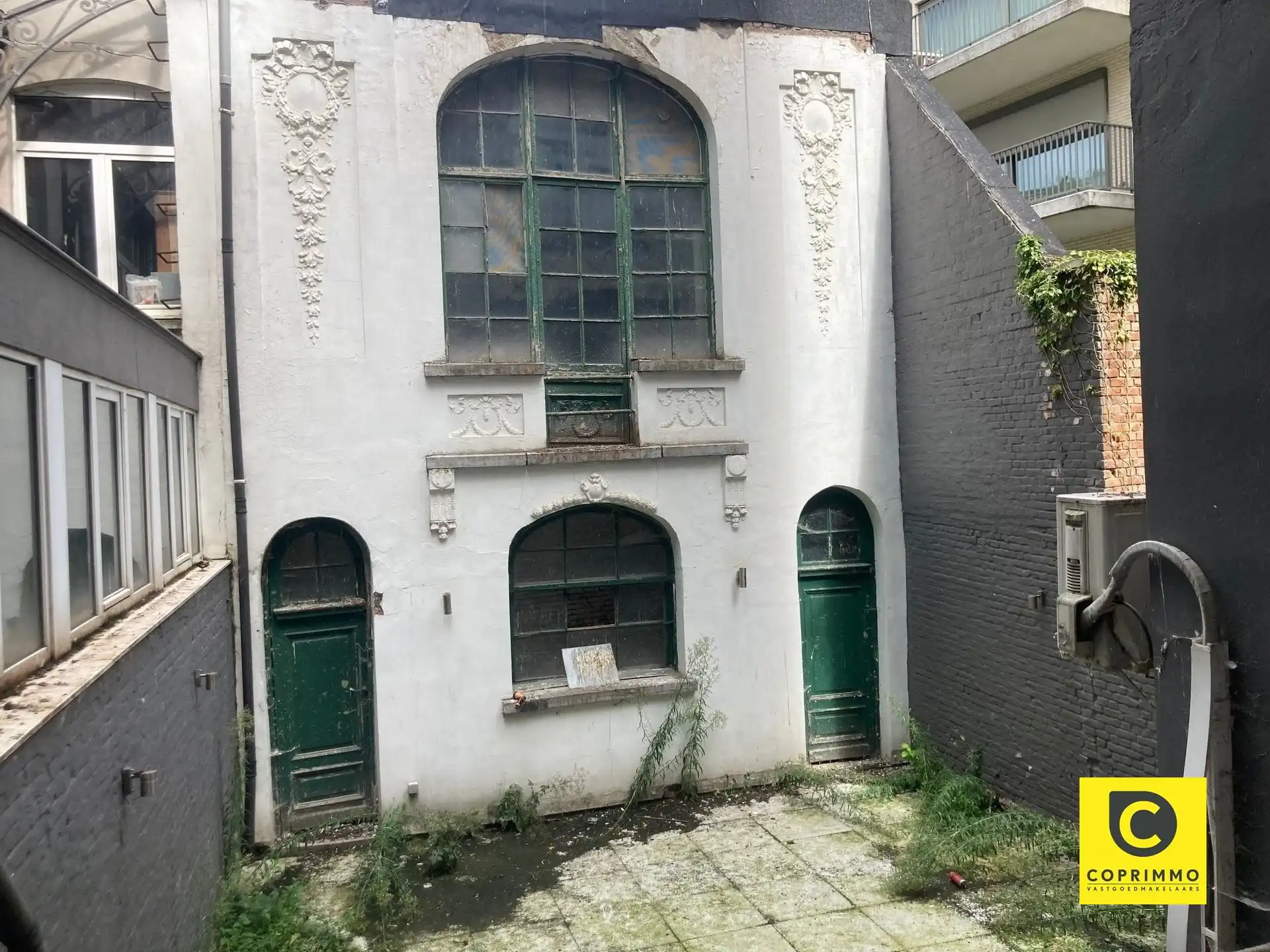 Te renoveren souterrain met stadskoer, achterhuis en garage op 't Zuid! foto 8