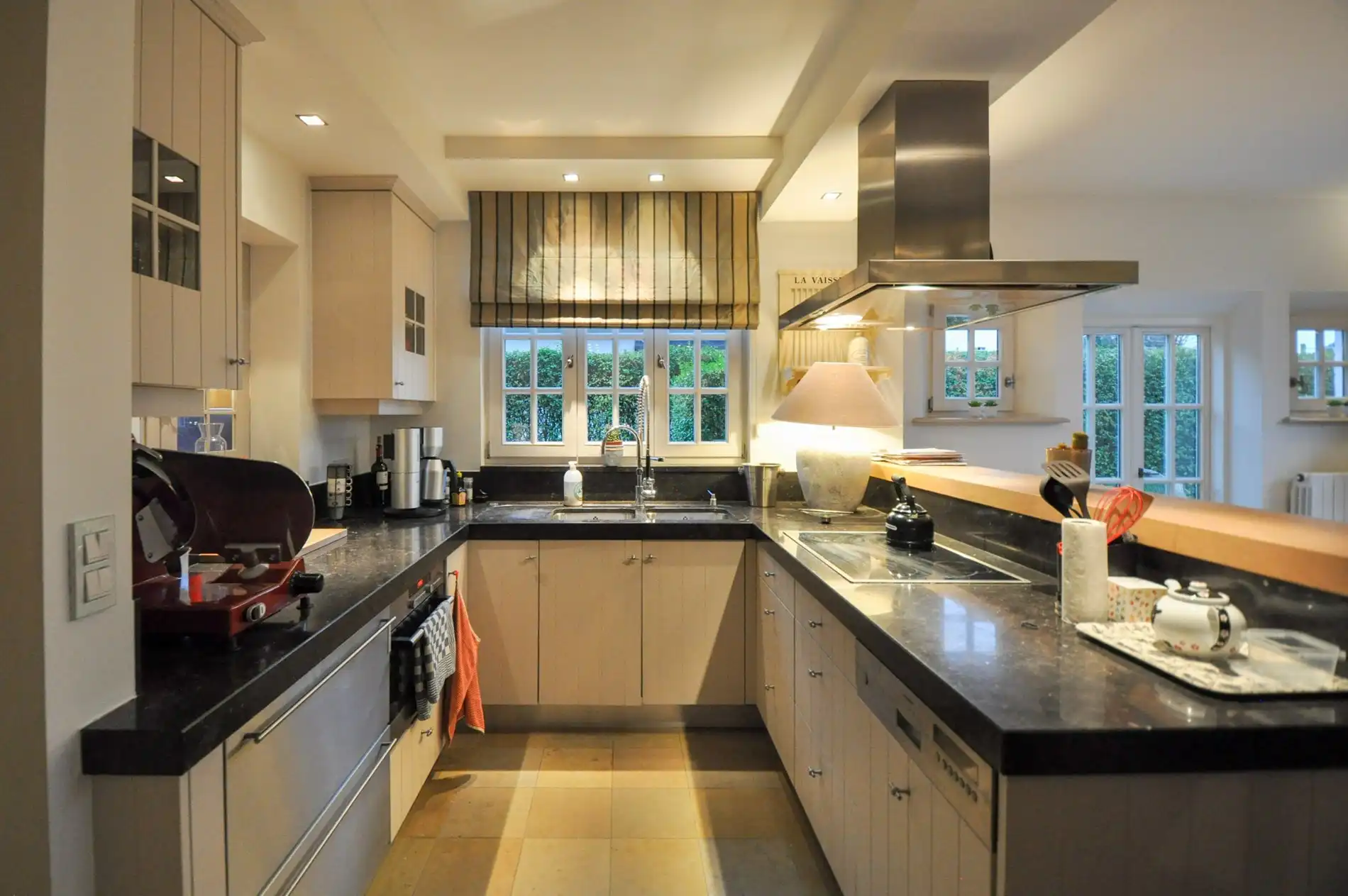 Charmante villa gelegen in een rustige residentiele wijk. foto 20