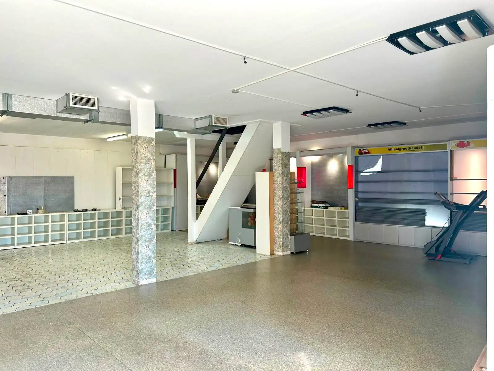 Praktisch magazijn op een uitstekend bereikbare locatie foto 4